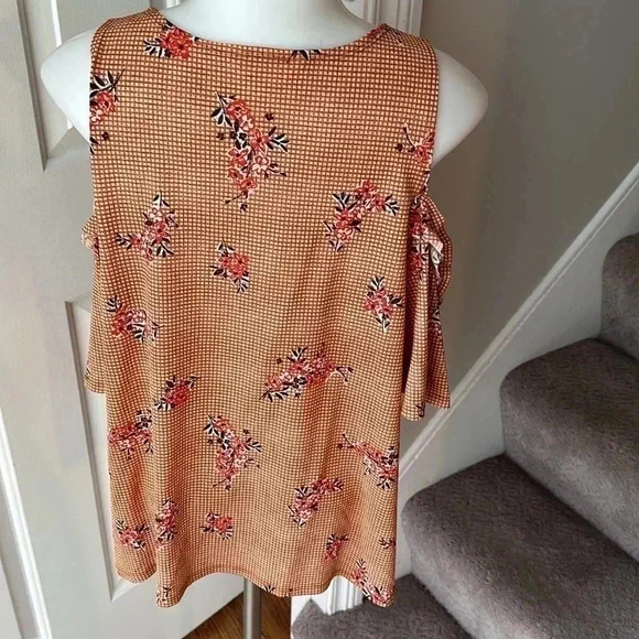 Size M burnt orange and flower cold shoulder flowy top from LC by Lauren Conrad - Picture 4 of 4